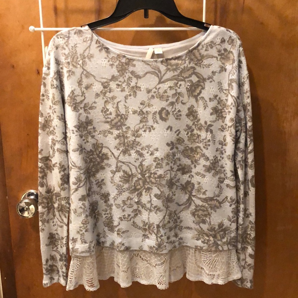 Long sleeve floral top